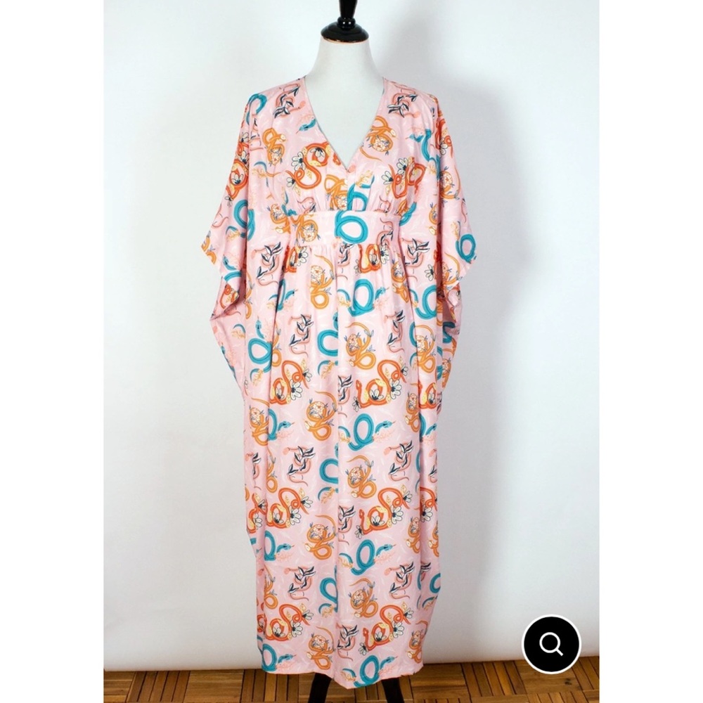 Oblong box shop slithering snakes caftan plus size pink
